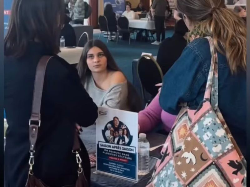 EMMANUELLE EN QUÊTE D&rsquo;UN « JOB D’ÉTÉ » ?