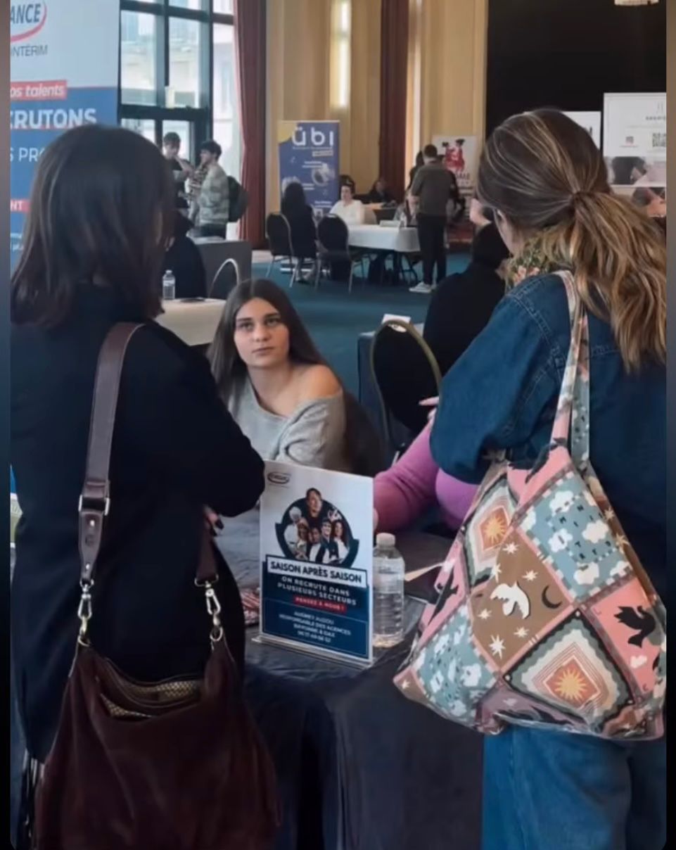 EMMANUELLE EN QUÊTE D&rsquo;UN « JOB D’ÉTÉ » ?